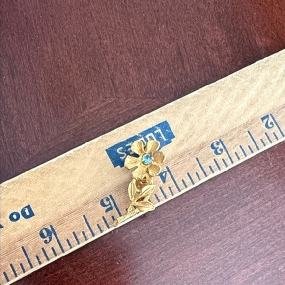 Vintage Jewelry - Vintage Gold Tone Flower Brooch
